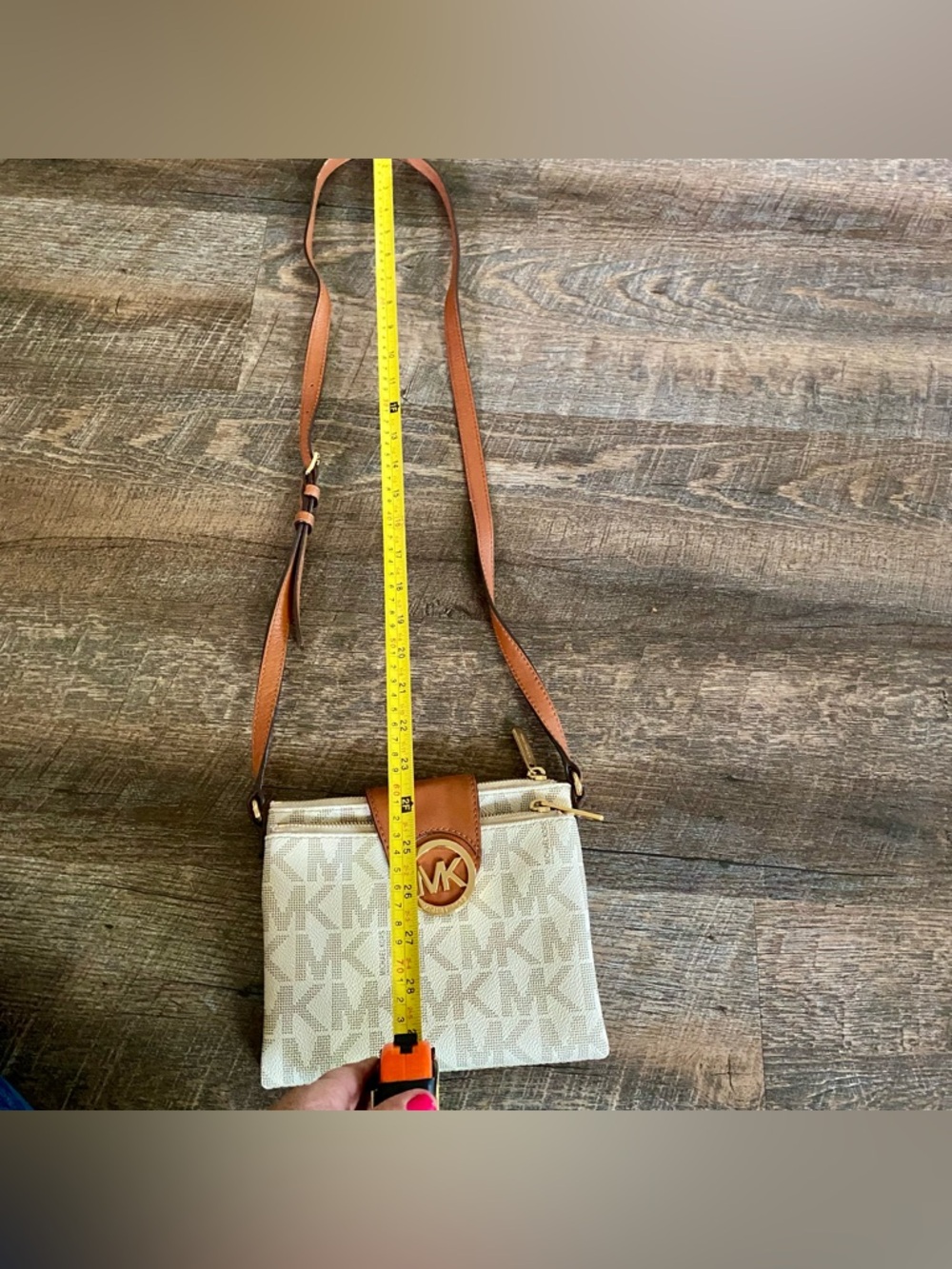Michael Kors Vanilla/Brown Leather Signature Fulton Monogram Crossbody bag - Picture 9 of 12